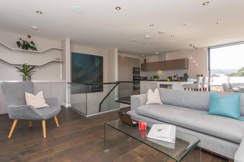 Stylish Penthouse Apartment With Hot Tub Бат Екстериор снимка